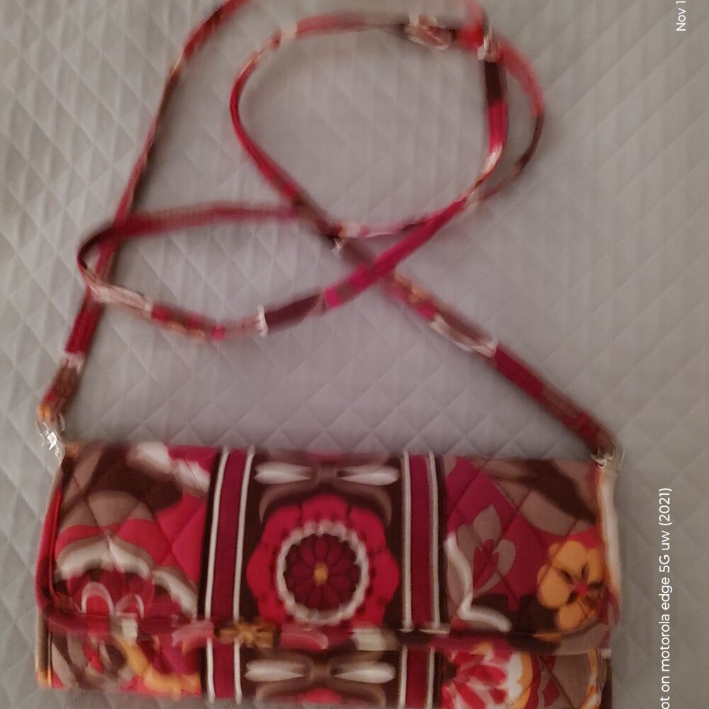 VERA BRADLEY CARNABY TRI-FOLD WALLET CROSS-BODY STRAP NO FADE NO WEAR EXC COND